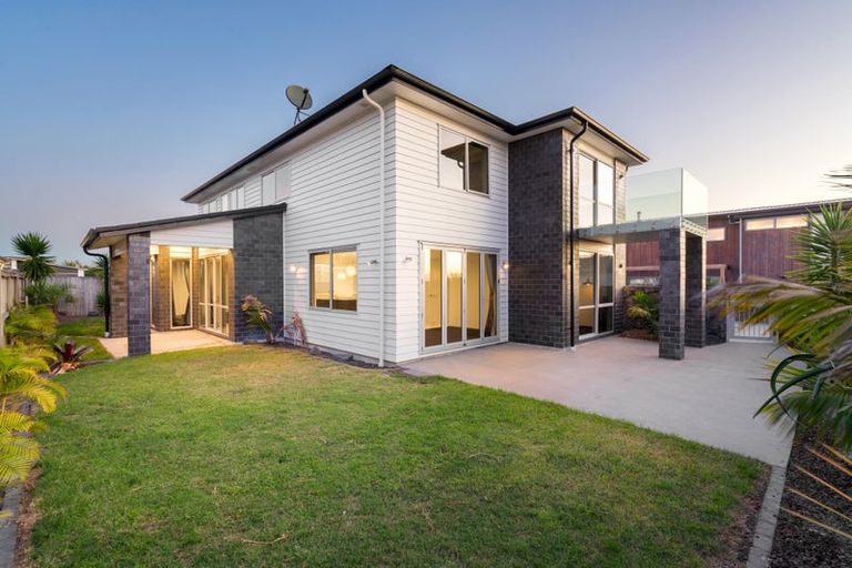 Photo of property in 18 Milano Boulevard, Karaka, Papakura, 2113