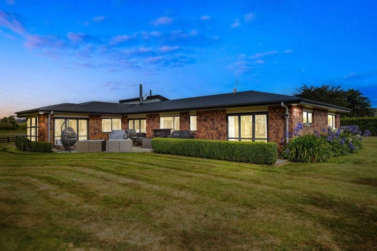 Photo of property in 37 Tawera Road, Mangatainoka, Pahiatua, 4982
