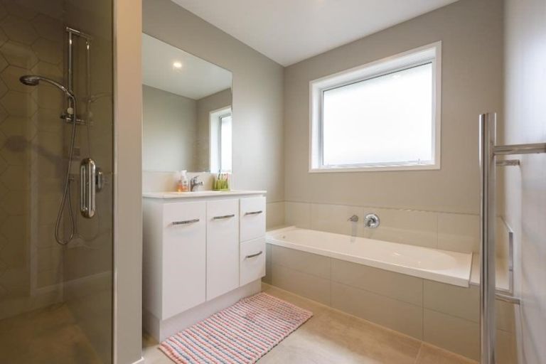 Photo of property in 2 Grace Cove, Aotea, Porirua, 5024