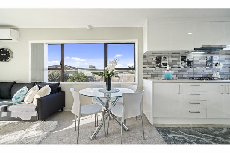 Photo of property in 1/26 Tamworth Close, Manurewa, Auckland, 2102