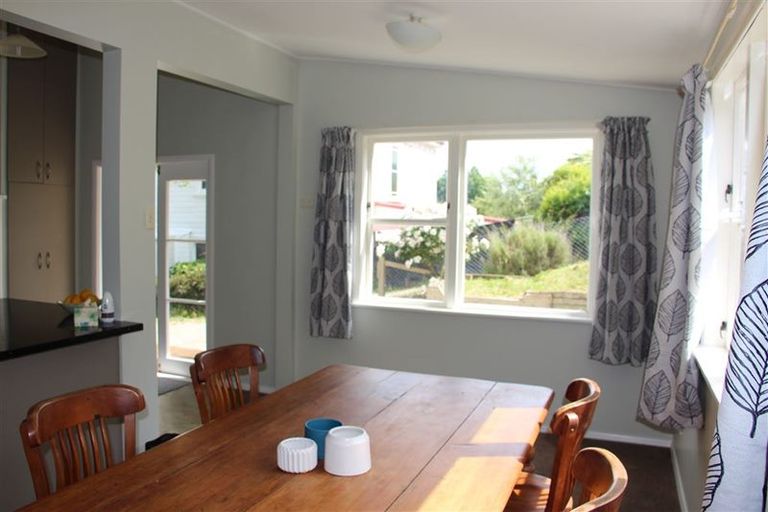 Photo of property in 125 Wellington Street, Picton, 7220