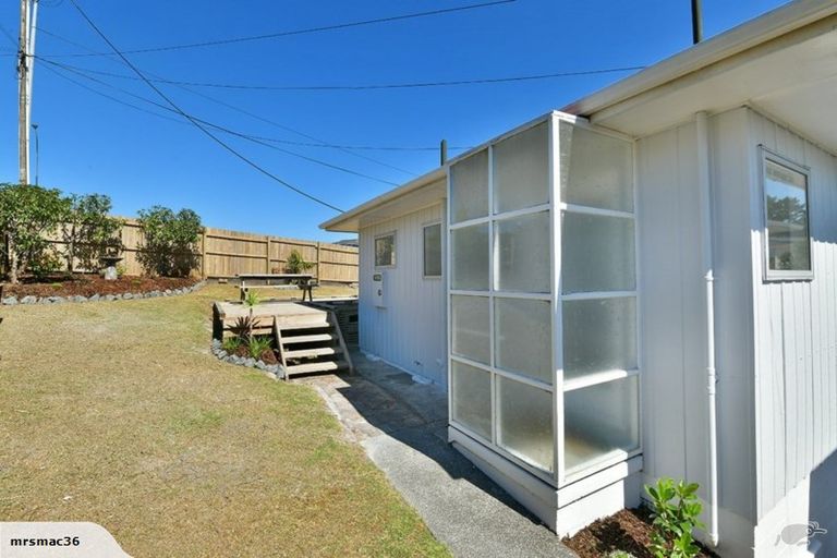 Photo of property in 1/871 East Coast Road, Northcross, Auckland, 0632