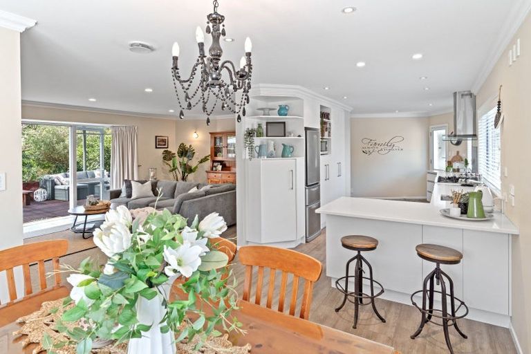 Photo of property in 72 Kuratawhiti Street, Greytown, 5712