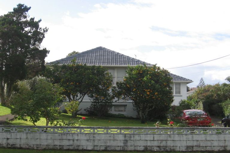 Photo of property in 13 Waione Avenue, Te Atatu Peninsula, Auckland, 0610