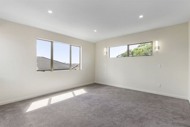 Photo of property in 14 Spoonbill Place, Unsworth Heights, Auckland, 0632