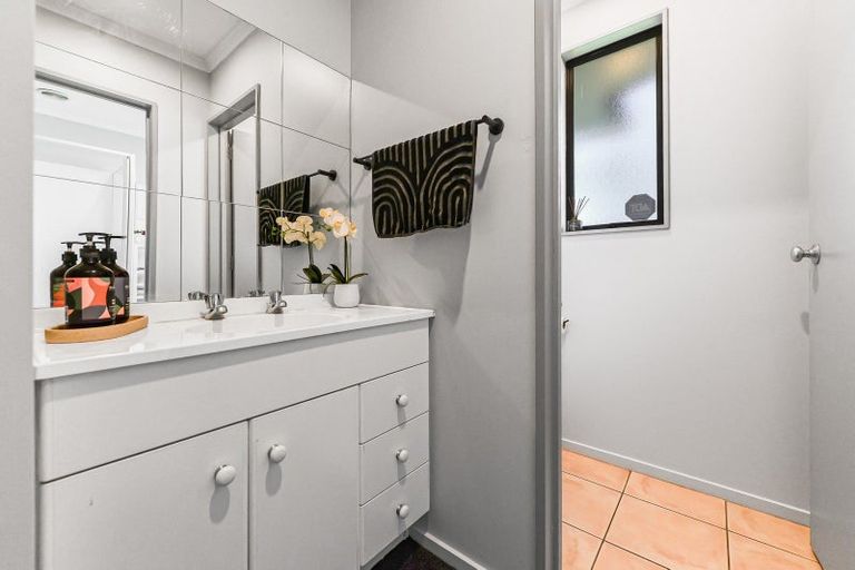 Photo of property in 16 Palm Grove Drive, Western Heights, Hamilton, 3200