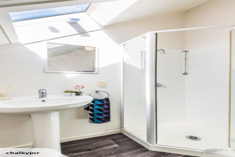 Photo of property in 1042a Great North Road, Point Chevalier, Auckland, 1022