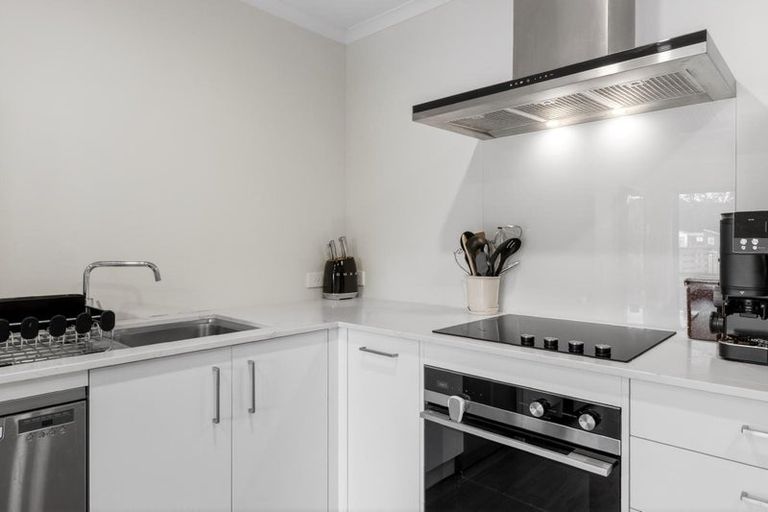 Photo of property in 54 Papatupu Way, Kumeu, 0810