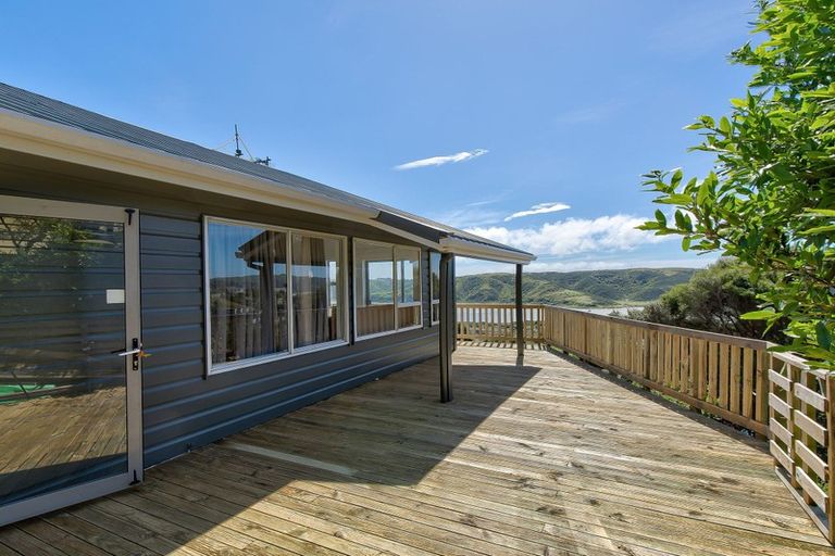 Photo of property in 10 Kahu Road, Paremata, Porirua, 5024