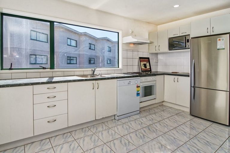 Photo of property in 20/1 Briar Way, New Lynn, Auckland, 0600