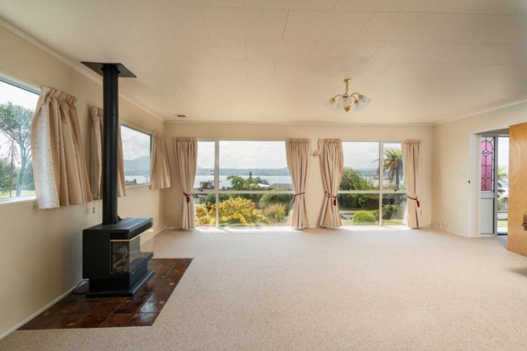Photo of property in 16 Wakeman Road, Acacia Bay, Taupo, 3330