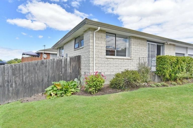 Photo of property in 1/5 James Condon Place, Redwood, Christchurch, 8051