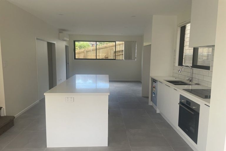 Photo of property in 45d Greenvalley Rise, Glenfield, Auckland, 0629