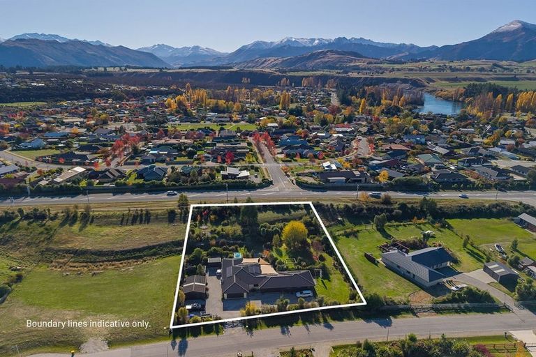 Photo of property in 10 Jack Young Place, Albert Town, Wanaka, 9305
