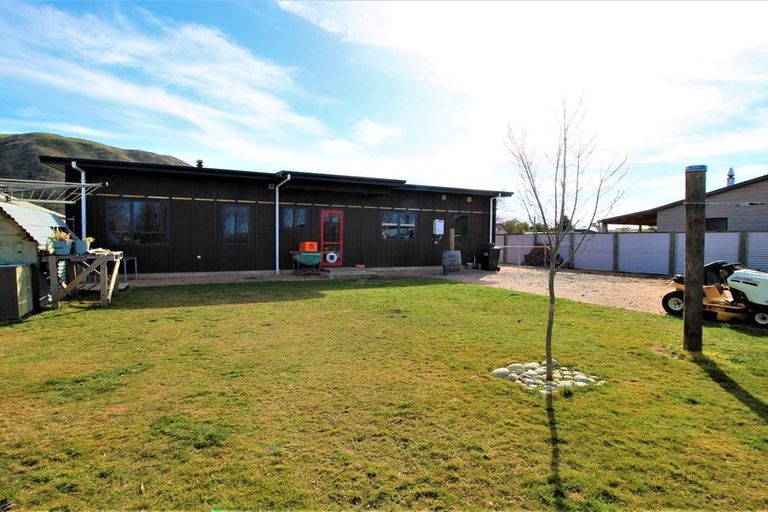 Photo of property in 41 Freyberg Avenue, Kurow, 9435