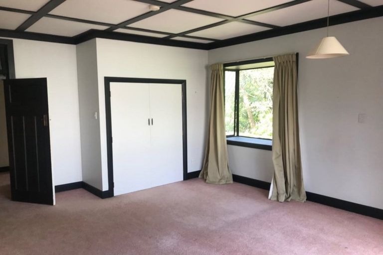 Photo of property in 4 Ridge Lane, New Plymouth, 4310