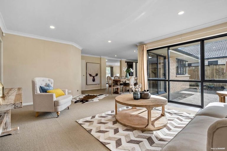 Photo of property in 16 Breon Place, Flat Bush, Auckland, 2016