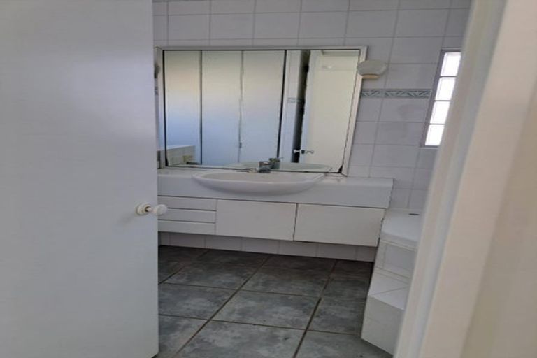 Photo of property in 8/241 Hurstmere Road, Takapuna, Auckland, 0622