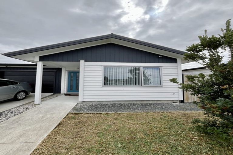 Photo of property in 16 Whareatua Avenue, Takanini, 2112