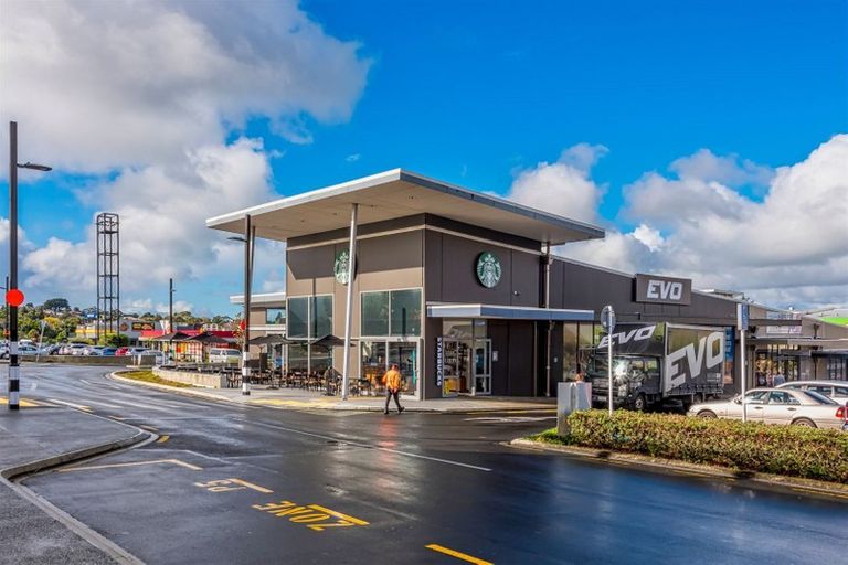 Photo of property in 15 Regents Park Place, Westgate, Auckland, 0614