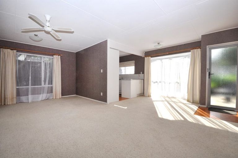 Photo of property in 81 Kemp Road, Massey, Auckland, 0614