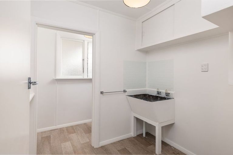 Photo of property in 81 Timaru Road, Waimate, 7924