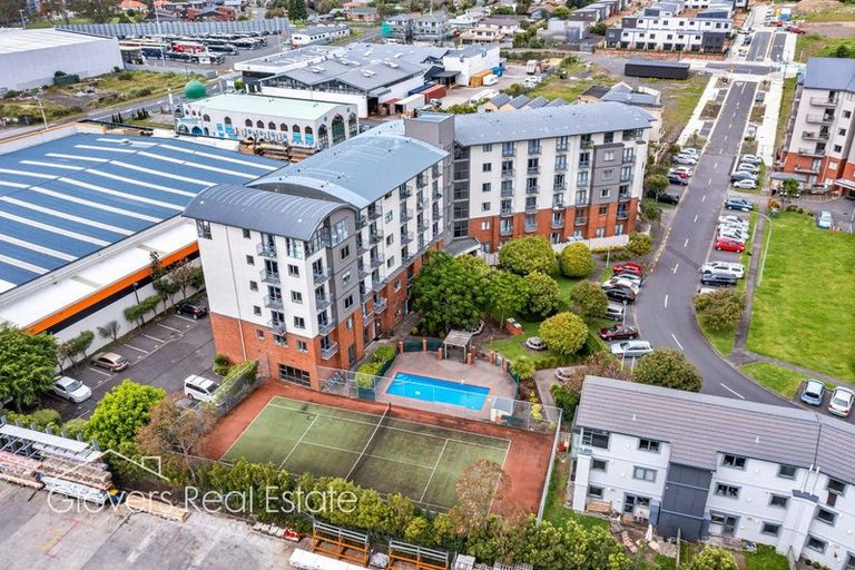 Photo of property in 4s/10 Crown Lynn Place, New Lynn, Auckland, 0600