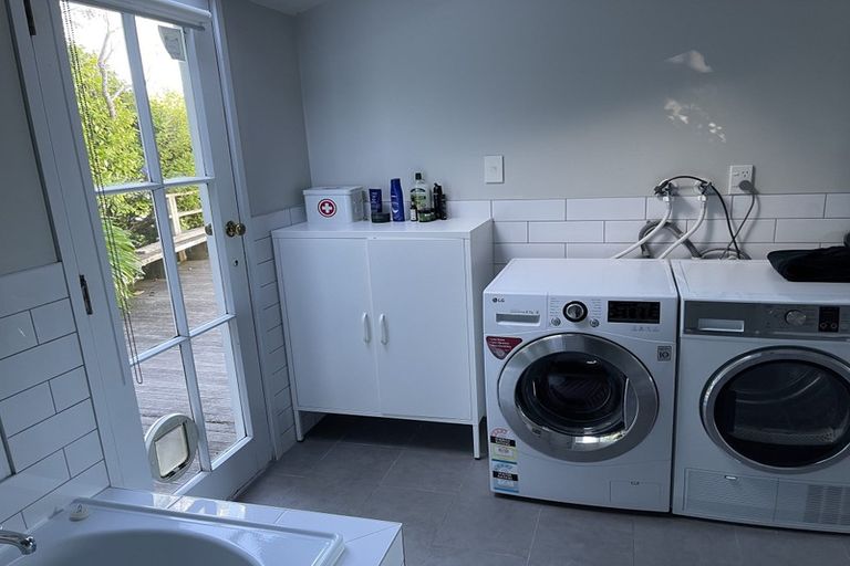 Photo of property in 82 Moana Road, Kelburn, Wellington, 6012