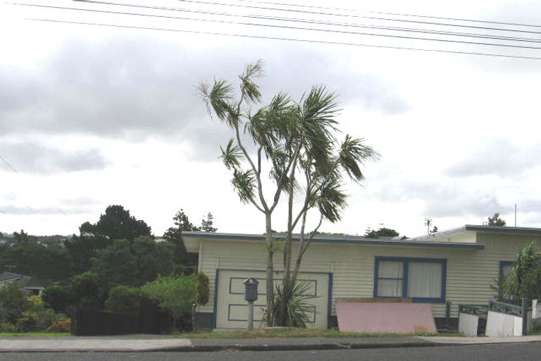 Photo of property in 1/12 Sunnynook Road, Sunnynook, Auckland, 0620