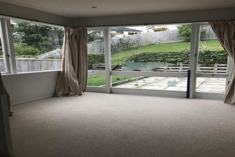 Photo of property in 6 Anchor Place, Beach Haven, Auckland, 0626