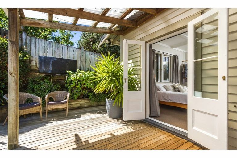 Photo of property in 26 Tipahi Street, Nelson South, Nelson, 7010