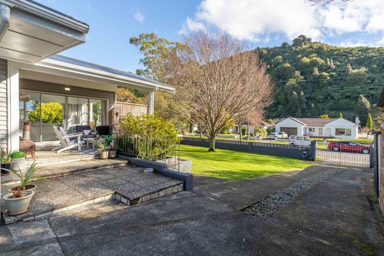 Photo of property in 15 Black Beech Street, Birchville, Upper Hutt, 5018