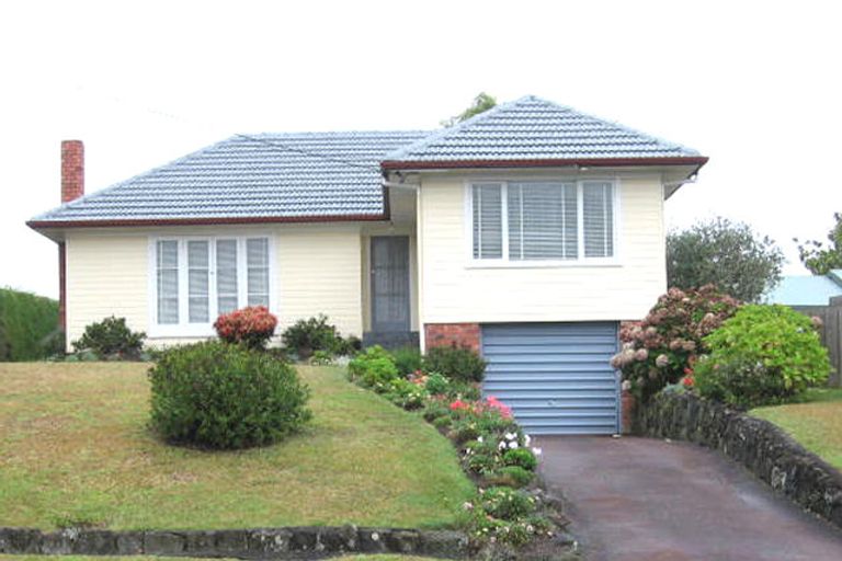 Photo of property in 50 Farquhar Road, Glendene, Auckland, 0602