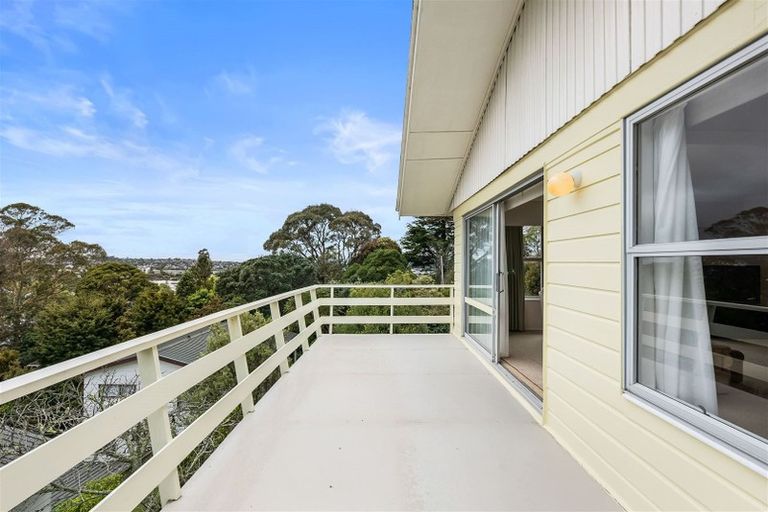 Photo of property in 20 Chivalry Road, Glenfield, Auckland, 0629