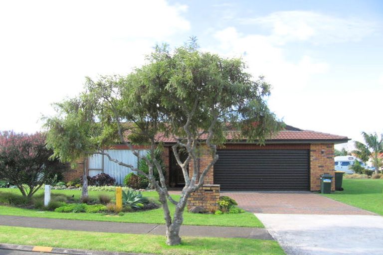 Photo of property in 32 Vivian Wilson Drive, Eastern Beach, Auckland, 2012