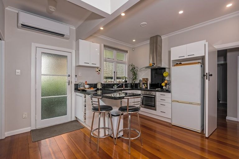 Photo of property in 10 Hardie Street, Hokowhitu, Palmerston North, 4410