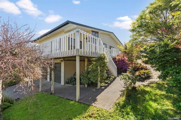 Photo of property in 5 Lagoon Way, West Harbour, Auckland, 0618