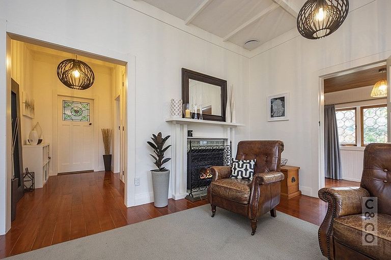 Photo of property in 30-32 Great North Road, Riverhead, 0820