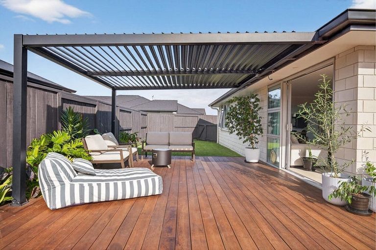 Photo of property in 33 Te Kio Crescent, Papamoa Beach, Papamoa, 3118