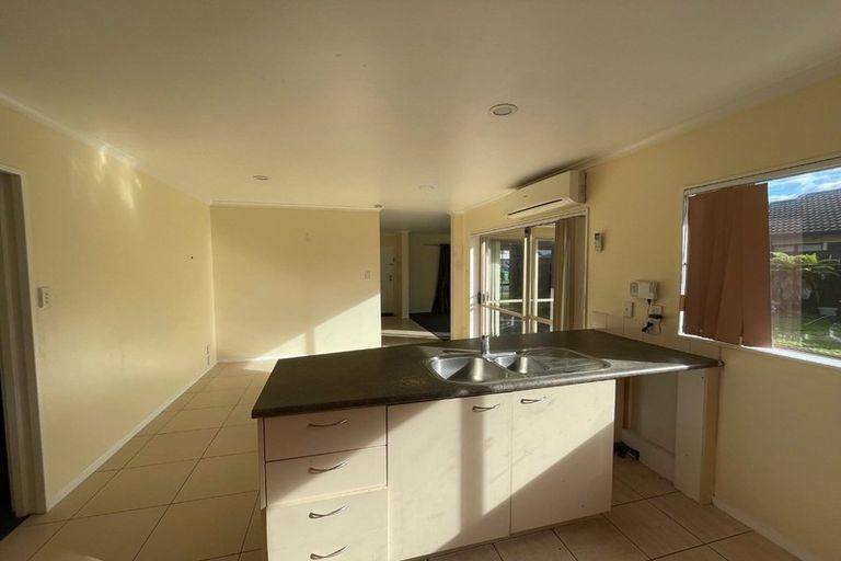 Photo of property in 43 Sandwick Drive, Weymouth, Auckland, 2103