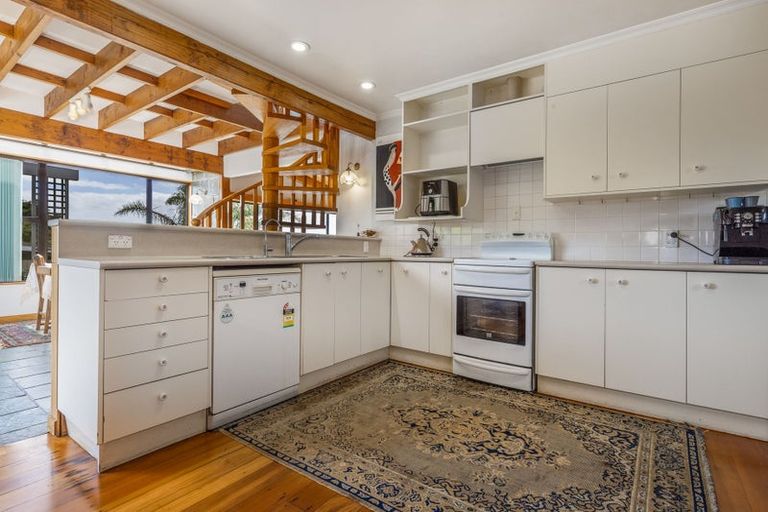 Photo of property in 5 Miro Road, Raumati South, Paraparaumu, 5032