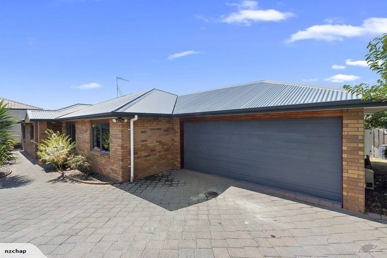 Photo of property in 57 Forest Lake Road, Forest Lake, Hamilton, 3200