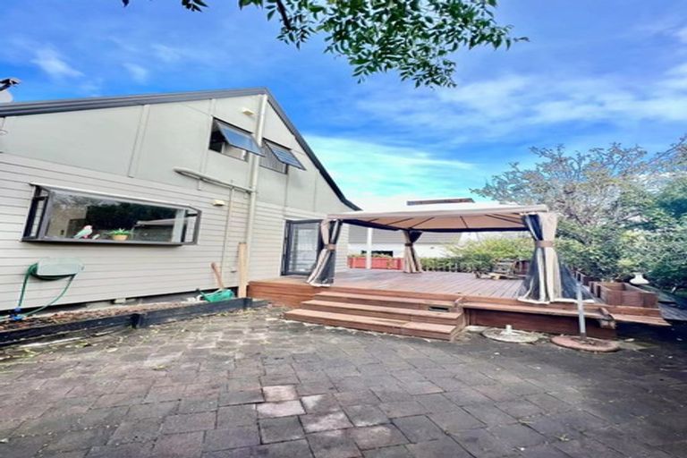Photo of property in 2/86 Aviemore Drive, Highland Park, Auckland, 2010