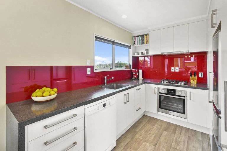 Photo of property in 6 Lorelei Place, Opaheke, Papakura, 2113