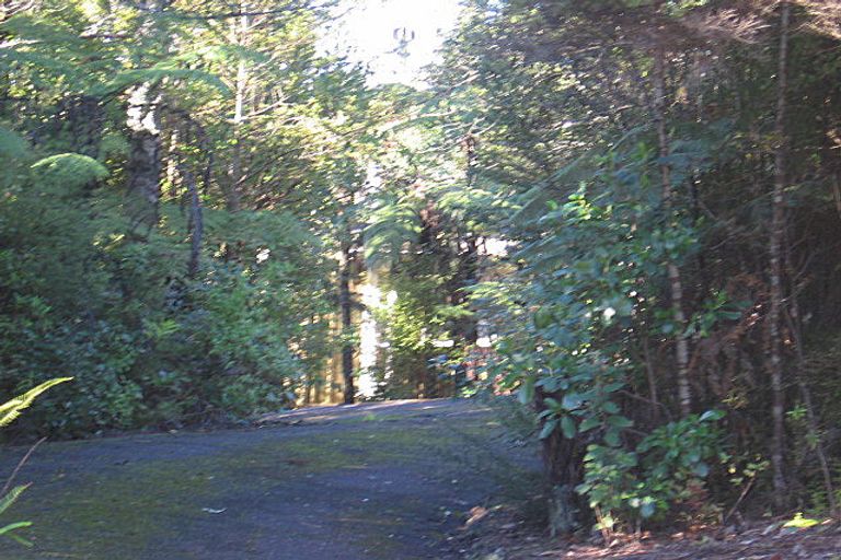 Photo of property in 27 Tawini Road, Titirangi, Auckland, 0604