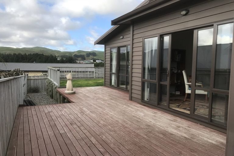 Photo of property in 77 Te Puia Drive, Aotea, Porirua, 5024