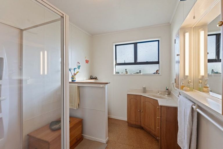 Photo of property in 38 Queens Road, Waikanae Beach, Waikanae, 5036