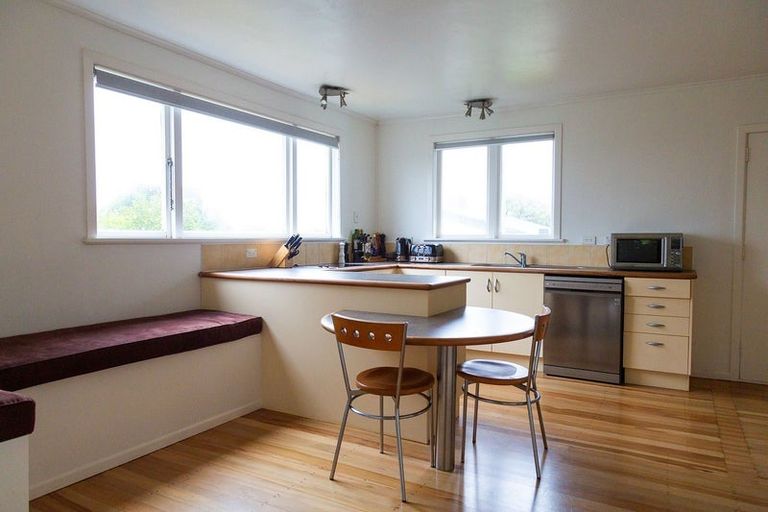 Photo of property in 6 Boler Place, New Lynn, Auckland, 0600