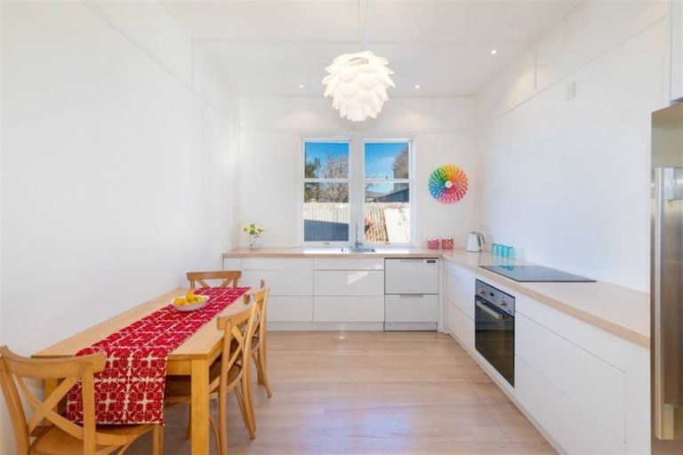 Photo of property in 27 Voelas Road, Lyttelton, 8082