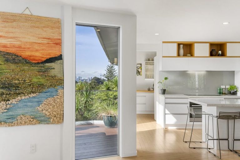 Photo of property in 11 City View Terrace, Birkenhead, Auckland, 0626
